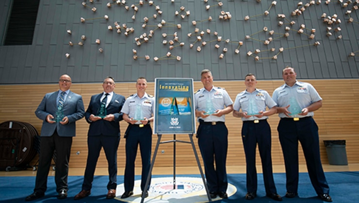 Forføre oase Så hurtigt som en flash Coast Guard honors workforce innovation > United States Coast Guard >  Latest Acquisition News