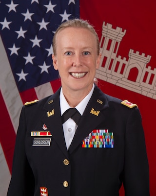 COL Teresa Schlosser Command Photo