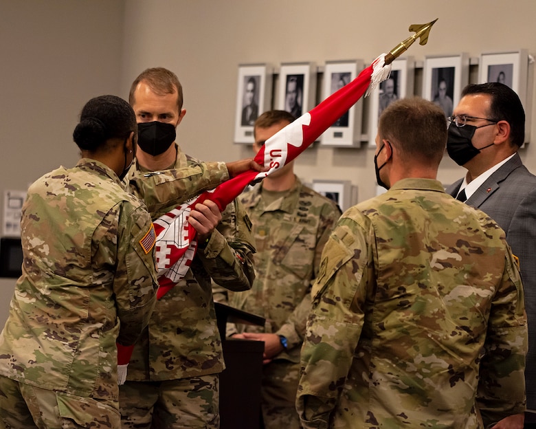 Lt. Col. Jerre Hansbrough takes command of the Albuquerque District, symbolized in the acceptance of the USACE flag from South Pacific Division Commander Col. (P) Antoinette Gant, during the change of command ceremony at the district's office, July 7, 2022.