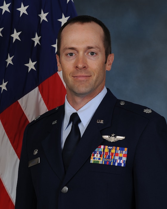 photo of an airman