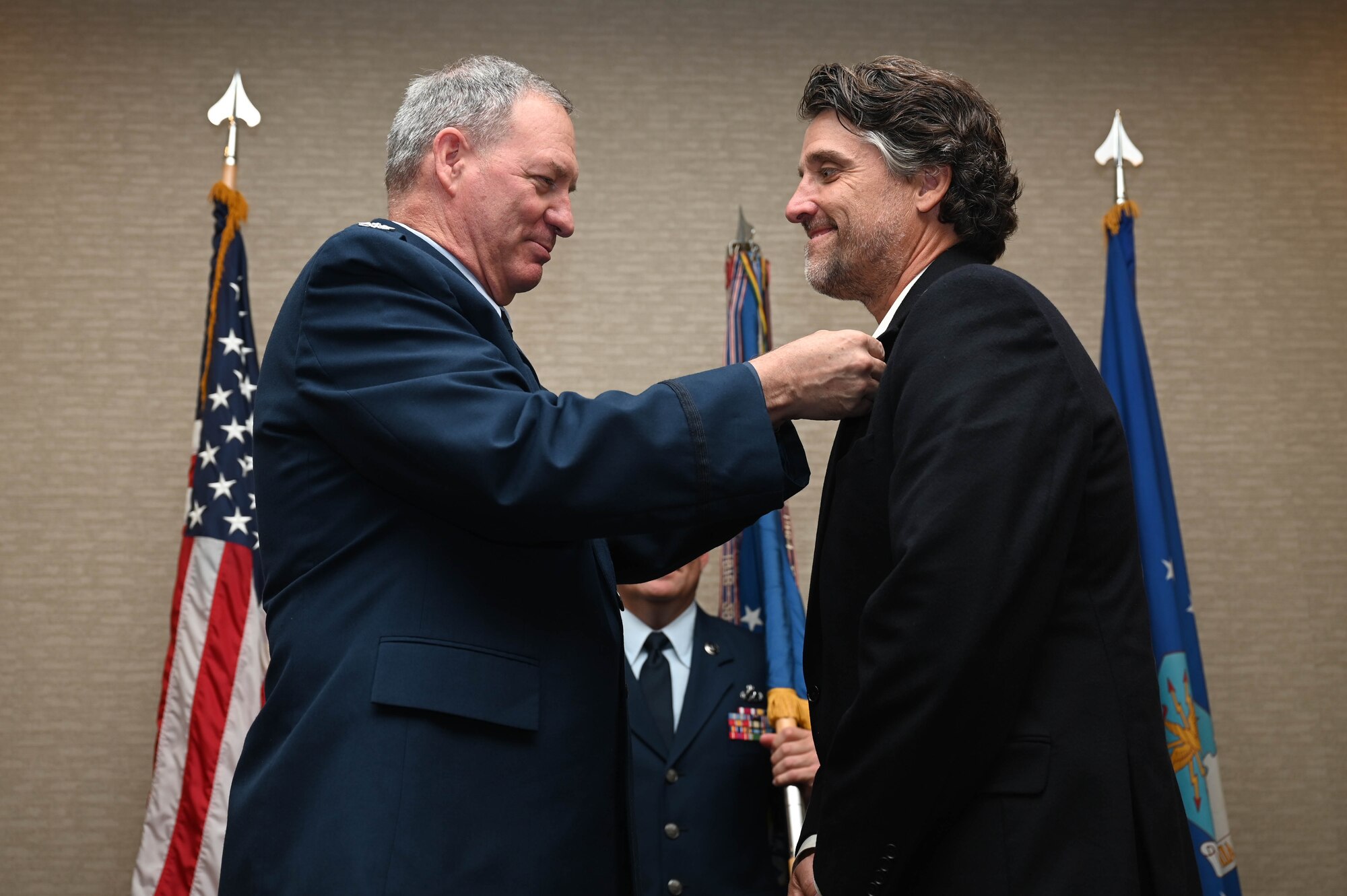 Col. Terry McClain, 433rd Airlift Wing commander, pins an Air Force commander’s insignia pin on Brad Tobler, Wish For Our Heroes chapter director and co-owner of Federal Employee Benefits, during the 433rd AW Honorary Commanders’ Induction Ceremony in San Antonio, July 9, 2022. The purpose of the Honorary Commanders’ program is to bridge the gap between the military and local community. (U.S. Air Force photo by Senior Airman Brittany Wich)