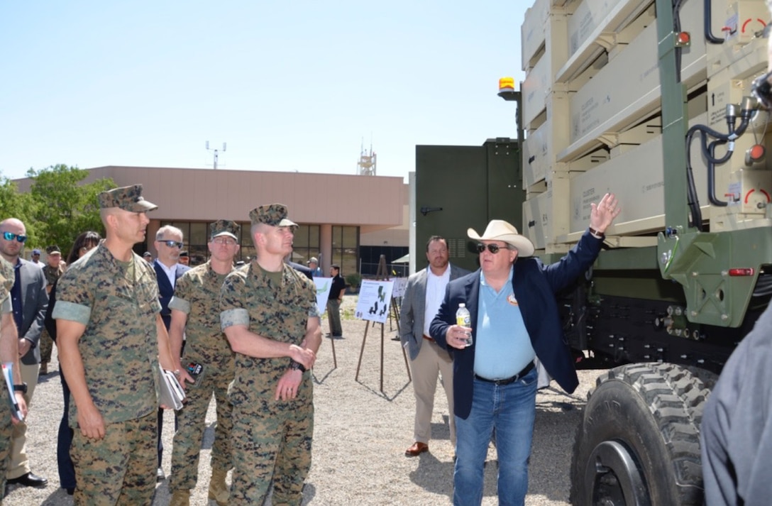 PM Don Kelley shows MRIC expeditionary launcher