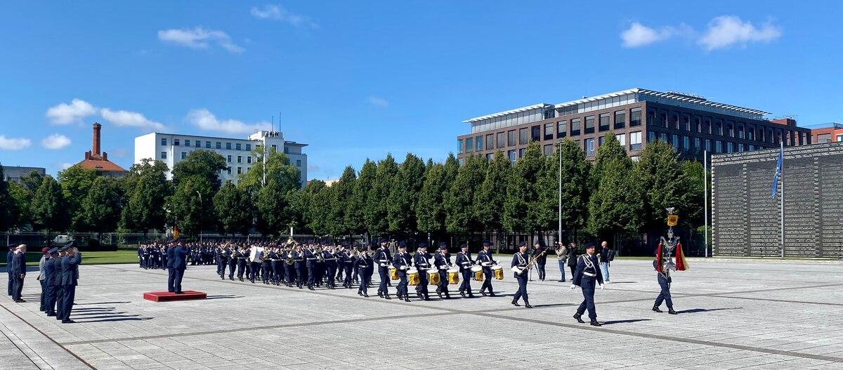 U.S. Air Force Chief of Staff Gen. CQ Brown, Jr. and German Air Chief Lt. Gen. Ingo Gerhartz, participate in a reception with military honors before performing a wreath-laying ceremony at the German Ministry of Defense in Berlin, Germany, July 11, 2022. Brown met with allies and partners during his visit to Europe to discuss modernization and other priorities. (German Air Force courtesy photo)