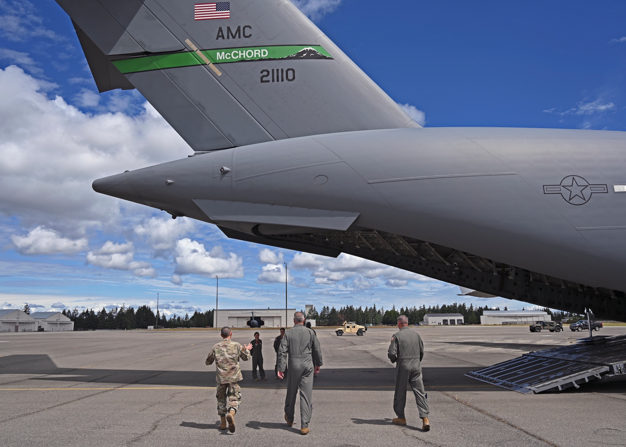 U.S. Air Force Chief Master Sgt. Brian Kruzelnick, left, Air Mobility Command command chief, Gen. Mike Minihan, center, AMC commander, and Col. David Fazenbaker, 62nd Airlift Wing commander, walk towards a C-17 Globemaster III at Joint Base Lewis-McChord, Washington, July 7, 2022. Minihan and Kruzelnick spent two days experiencing the mission and priorities of America’s Airlift Wing. (U.S. Air Force photo by Senior Airman Callie Norton)