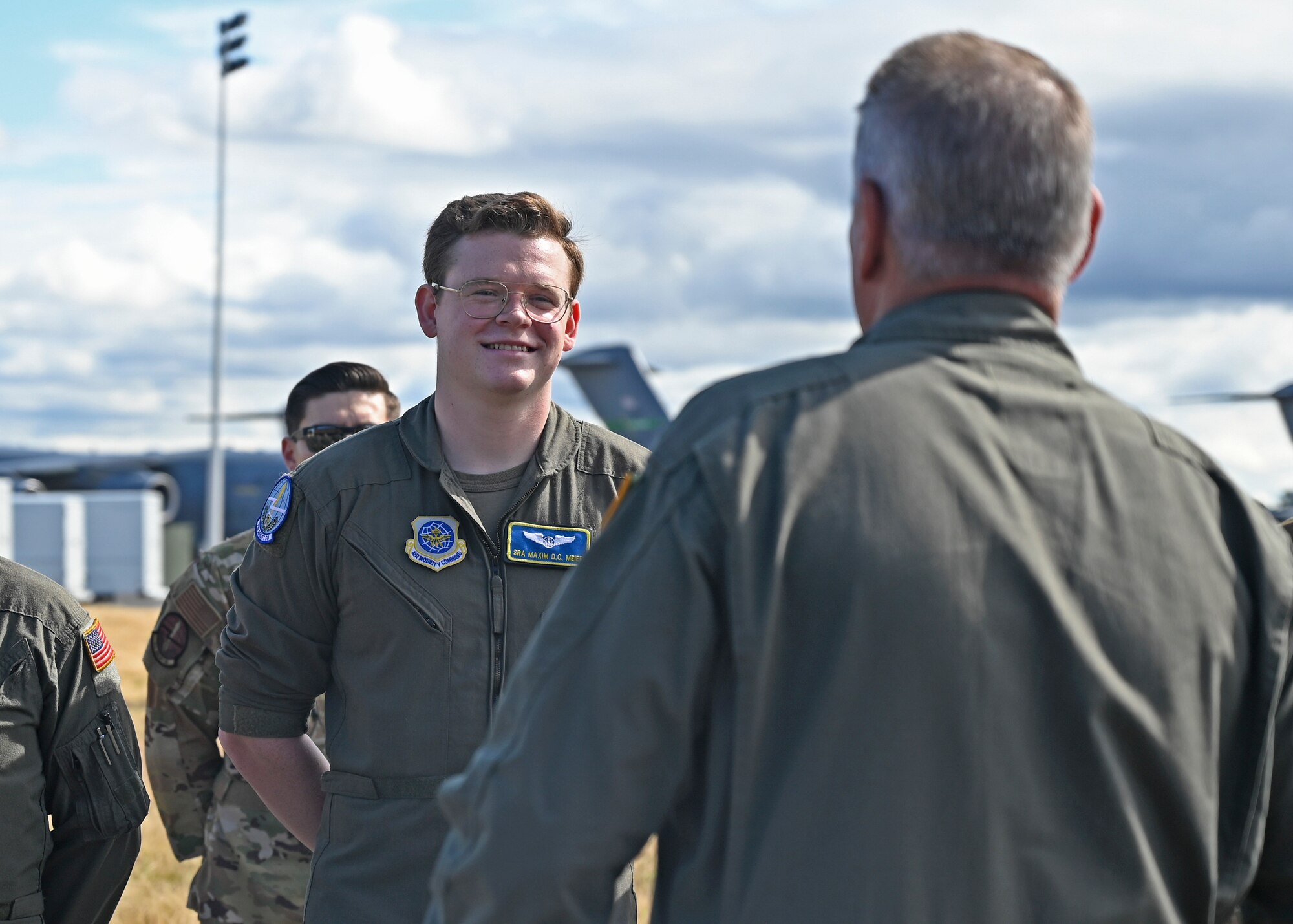 U.S. Air Force Gen. Mike Minihan, right, Air Mobility Command commander, coins Senior Airman Maxim Meier, a loadmaster with the 7th Airlift Squadron and one of the 2021 AMC Doolittle Award winners, during his visit to Joint Base Lewis-McChord, Washington, July 7, 2022. The crew of RCH683 was recognized for their participation in Operation ALLIES REFUGE, which enabled thousands of Afghani’s evacuation from Kabul, Afghanistan, in August 2021. (U.S. Air Force photo by Senior Airman Callie Norton)