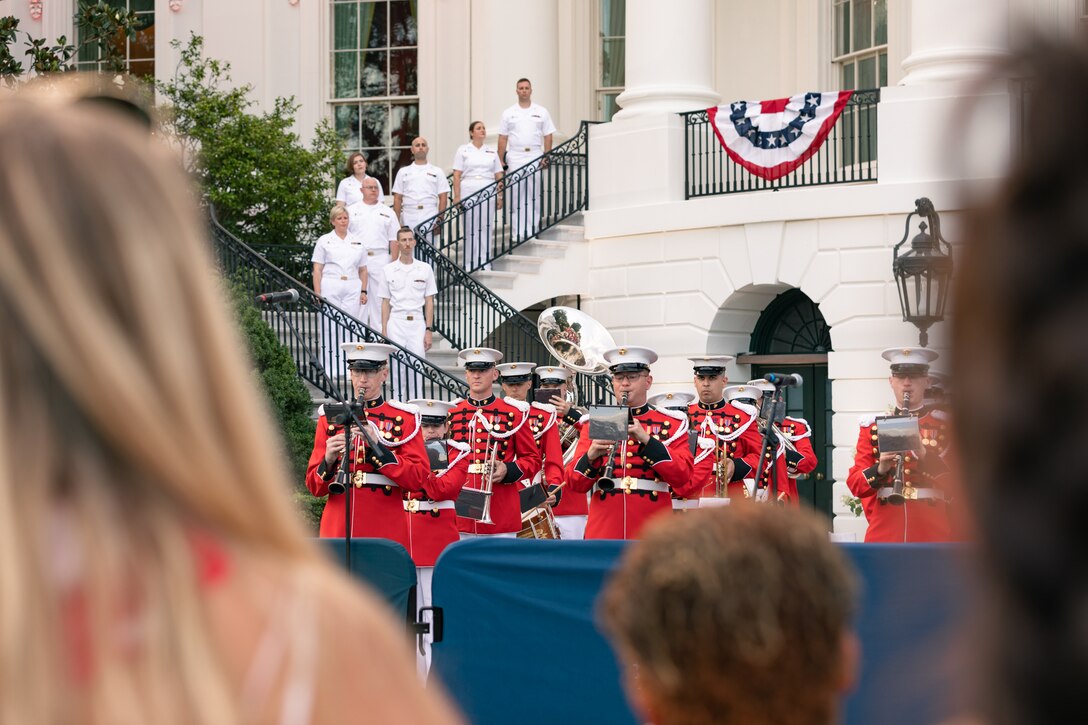 On July 4, 2022, the Marine Band's popular music ensemble "Free Country" and a marching band supported Independence Day celebrations at the White House. The Navy Band's Sea Chanters joined the marching band in a performance, singing from the steps of the Executive Mansion. (U.S. Marine Corps Photos by Staff Sgt. Chase Baran/released)