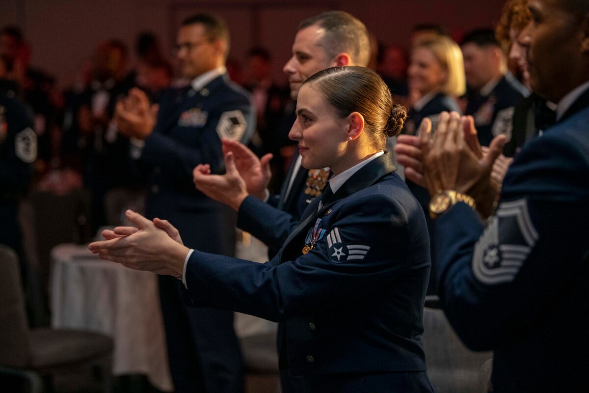 Photo of Reserve Citizen Airmen clapping to honor Lt. Gen. Richard W. Scobee