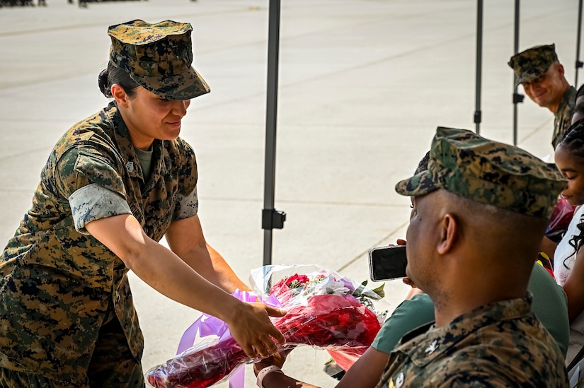 Marines, NFL work mutual support at Pro Bowl > United States Marine Corps  Flagship > News Display