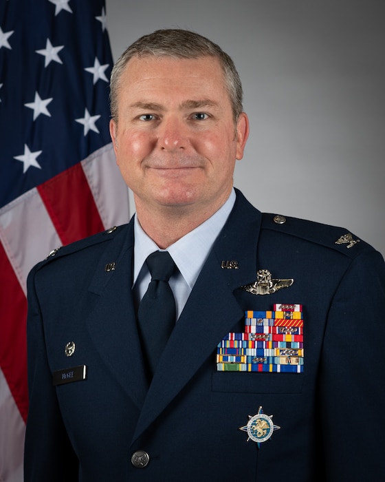 COL TERENCE MCGEE COMMAND PHOTO
