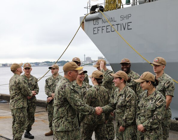 Commander, Submarine Group-7 Commander Visits USNS Effective in Yokohama