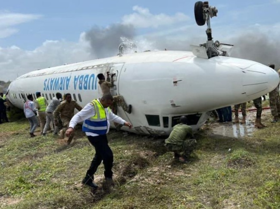 U.S. Soldiers assist passengers injured in Somalia plane crash