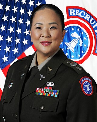 5th Medical Recruiting Battalion Commander
Lt. Col. Victoria Somnuk