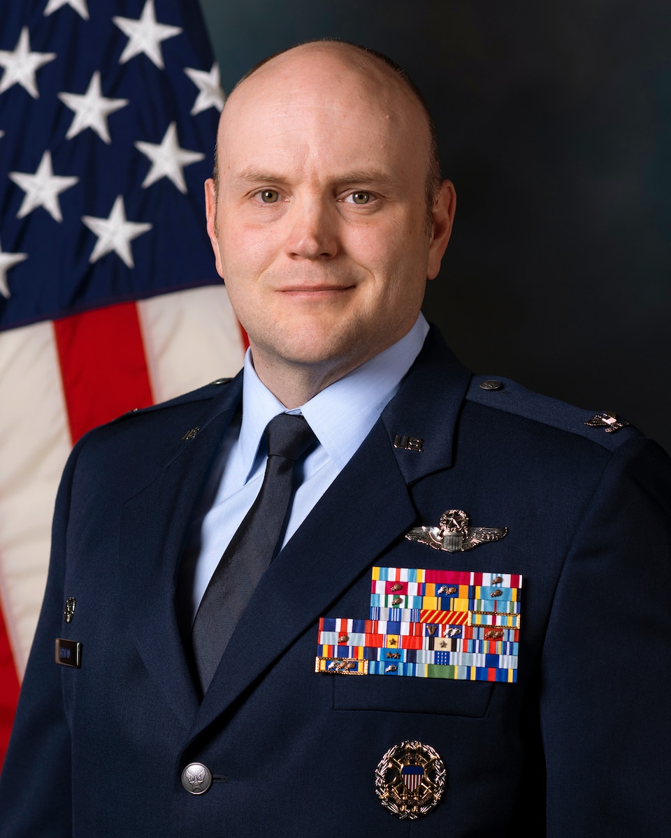 Official portrait of senior Air Force Officer