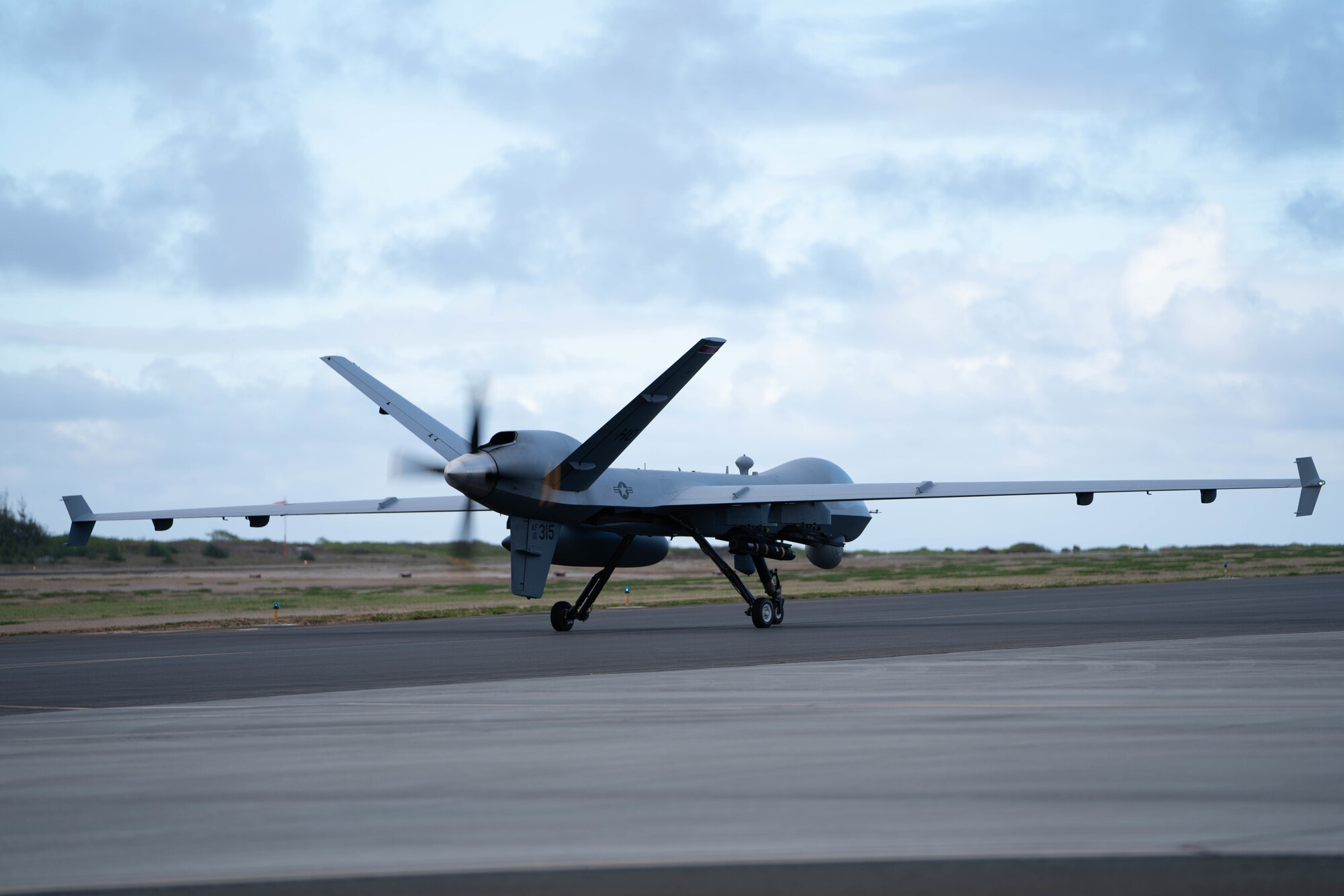 A U.S. Air Force MQ-9A Reaper, a remotely piloted aircraft, lands at Marine Corps Air Station Kaneohe Bay, Hawaii. Rim of the Pacific (RIMPAC) 2022 military forces from Australia, Canada, Malaysia and the U.S., fired upon and sunk the decommissioned ex-USS Rodney M. Davis (FFG 60), July 12, during a sinking exercise (SINKEX) to gain proficiency in tactics, targeting and live firing against a surface target at sea.