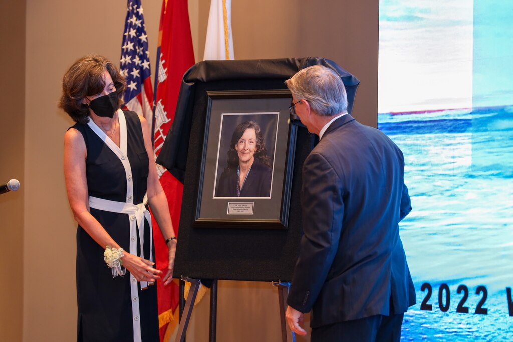Dr. Jane McKee Smith and Dr. David Pittman, director of the U.S. Army Engineer Research and Development Center (ERDC), unveil an official portrait of Smith that will hang in the Waterways Experiment Station Gallery of Distinguished Employees. Smith was inducted into the gallery in a ceremony held at the ERDC’s main headquarters in Vicksburg, Mississippi, July 20, 2022. (U.S. Army Corps of Engineers photo by Khary Ratliff)