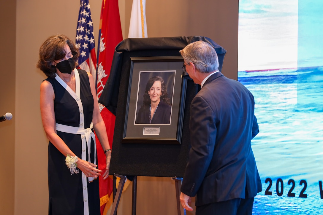 Dr. Jane McKee Smith and Dr. David Pittman, director of the U.S. Army Engineer Research and Development Center (ERDC), unveil an official portrait of Smith that will hang in the Waterways Experiment Station Gallery of Distinguished Employees. Smith was inducted into the gallery in a ceremony held at the ERDC’s main headquarters in Vicksburg, Mississippi, July 20, 2022. (U.S. Army Corps of Engineers photo by Khary Ratliff)