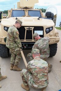 USACAPOC(A) Soldiers train with JLTV