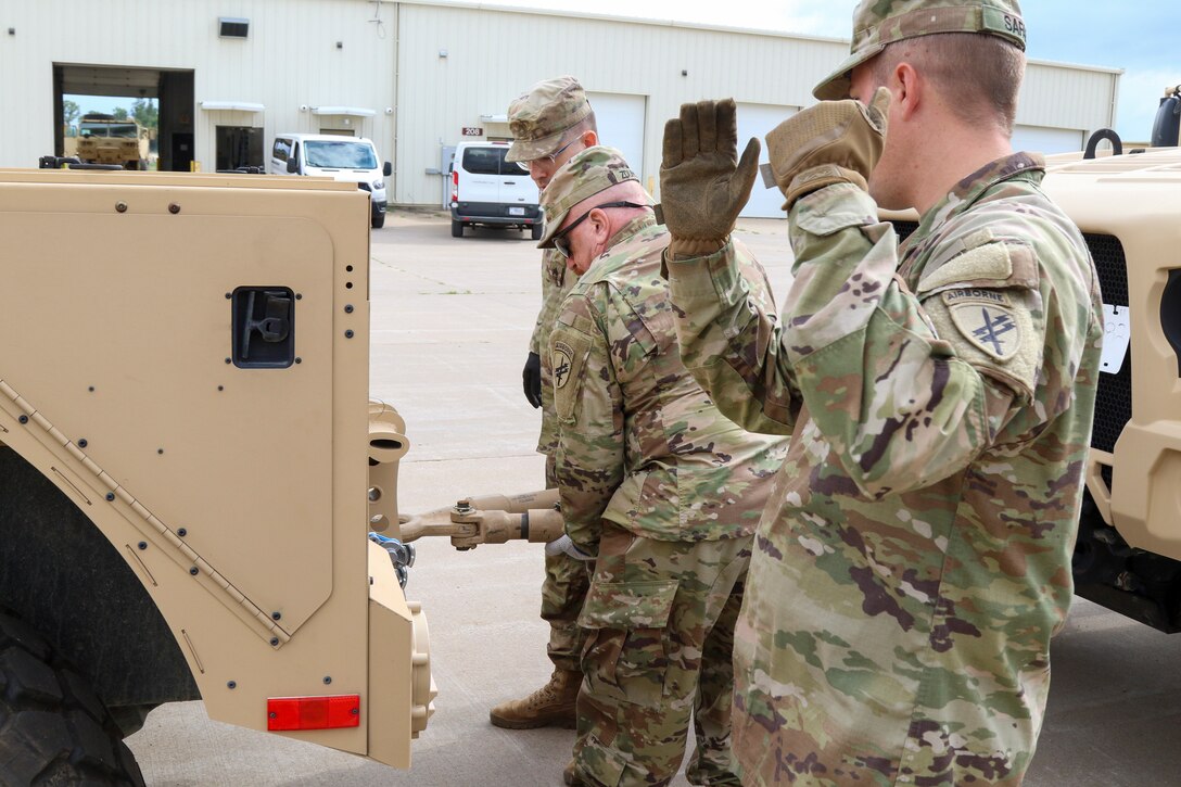 USACAPOC(A) Soldiers train with JLTV