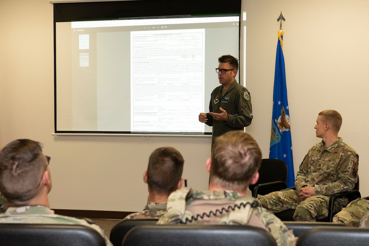 Holloman Top III hosts enlisted to officer commissioning panel