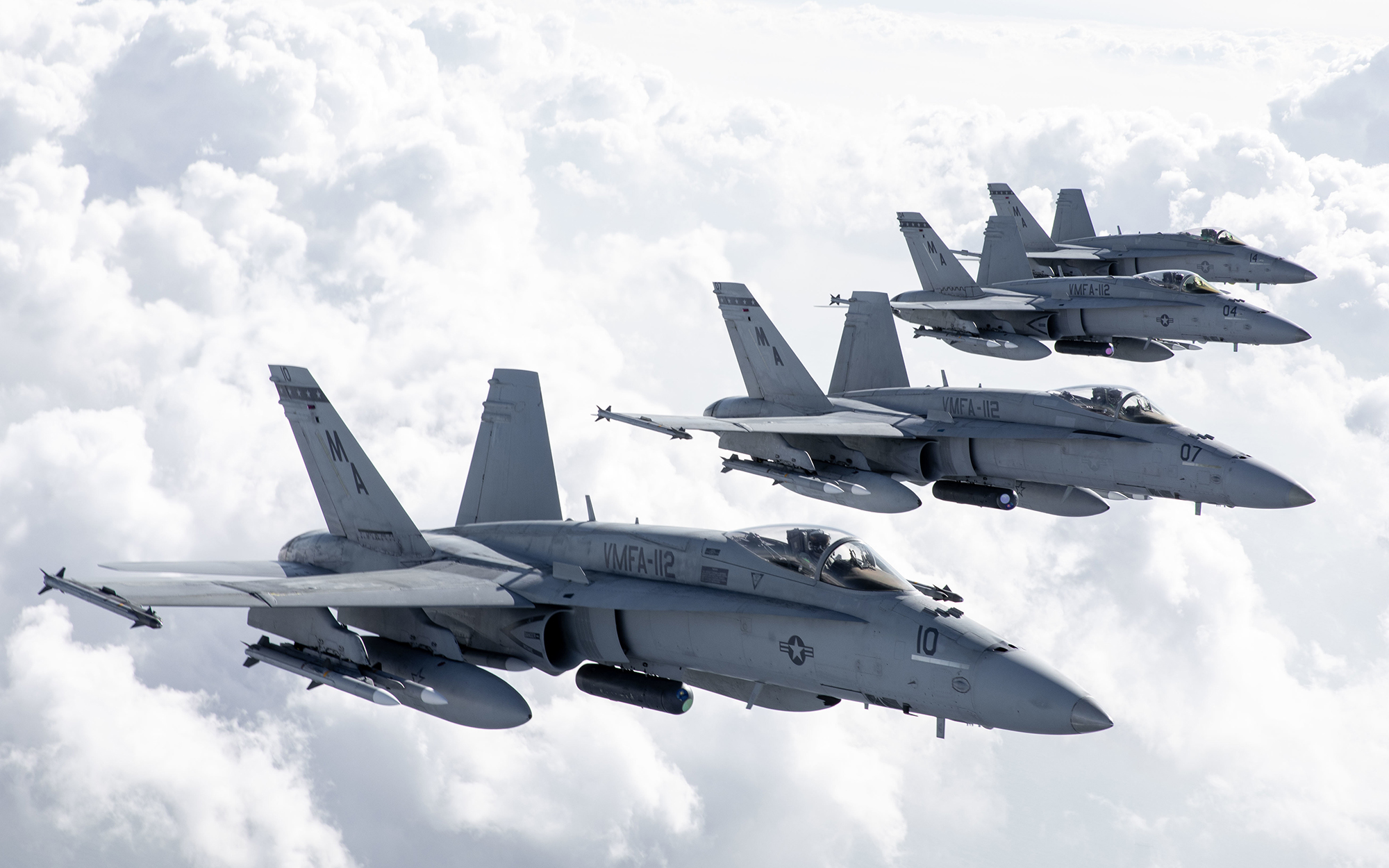 米海兵隊第112海兵戦闘攻撃中隊(VMFA)所属のF/A-18Cホーネット機 米海兵隊第112海兵戦闘攻撃中隊(VMFA)所属のF/A-18Cホーネット機