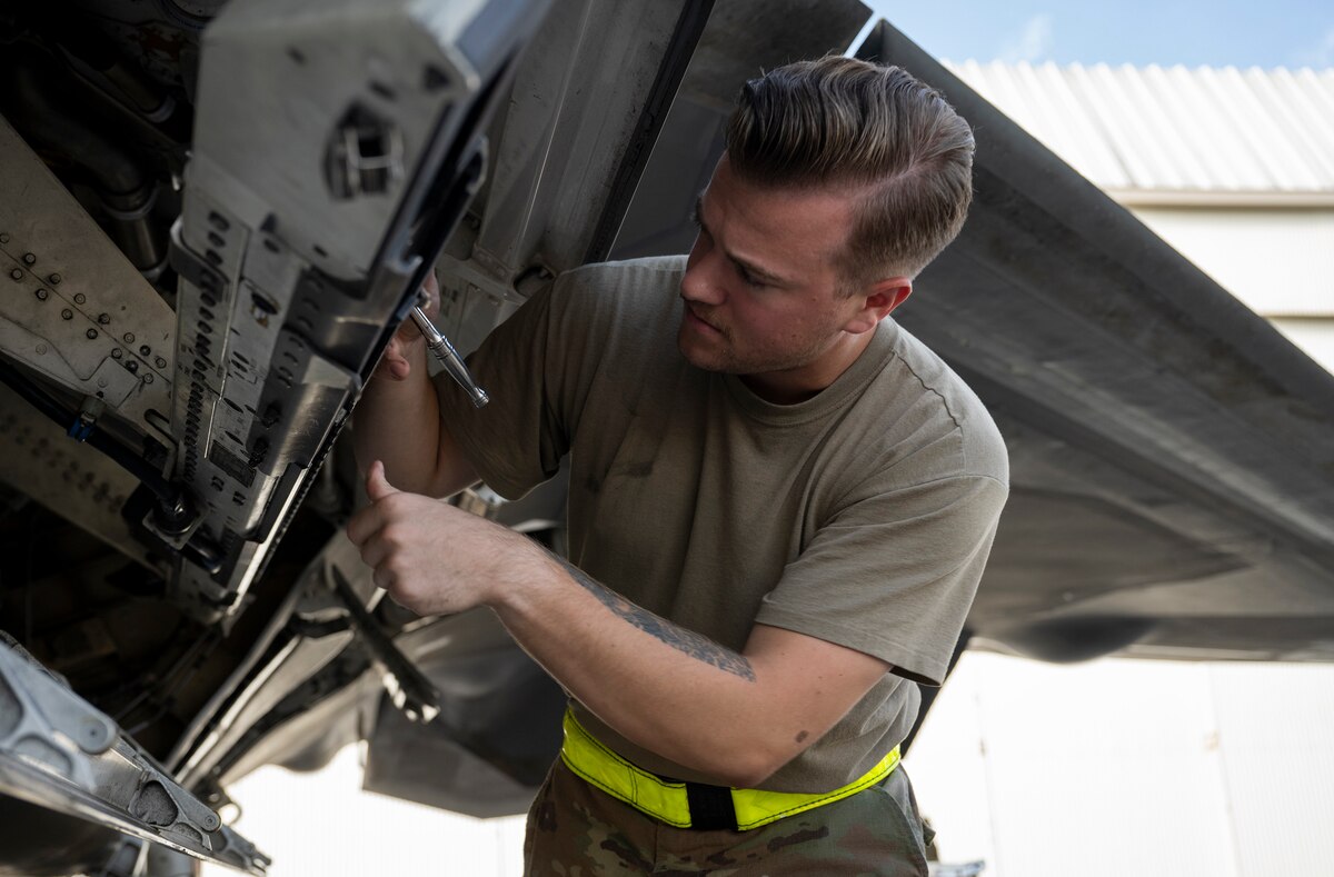 July Raptor weapons load competition