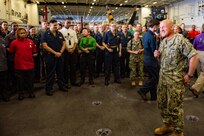 Chief of Naval Operations Travels to RIMPAC, Meets with Exercise Participants
