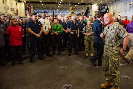 Chief of Naval Operations Travels to RIMPAC, Meets with Exercise Participants