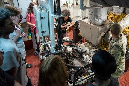 High school students tour Army facilities.