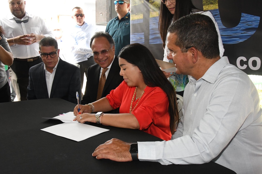 The U.S. Army Corps of Engineers Jacksonville District hosted a Ceremonial Signing for the Project Partnership Agreement (PPA) and Memorandum of Agreement (MOA) to start construction of the Caño Martín Peña Ecosystem Restoration Project today at the Area Recreativa Jose Pepe Diaz (Pepe Díaz Trail Park), San Juan, Puerto Rico.