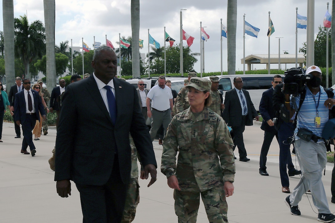 Secretary of Defense Lloyd. J. Austin III speaks with service members assigned to U.S. Southern Command, July 25, 2022.