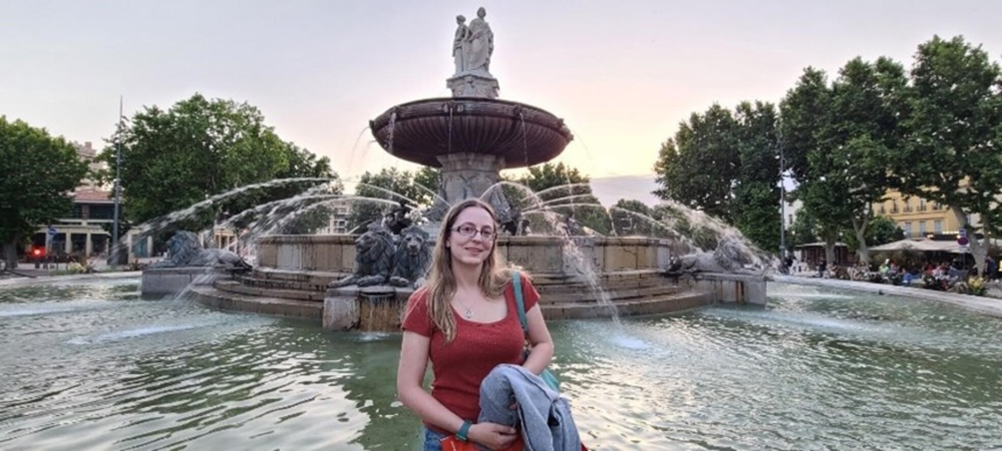 Woman standing in front of a fountain