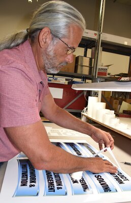 DLA Installation Management Susquehanna sign painter retires after 40 years of federal service