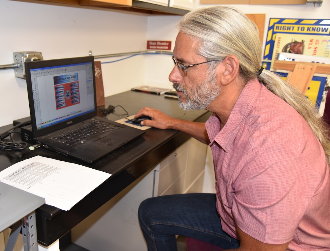 DLA Installation Management Susquehanna sign painter retires after 40 years of federal service