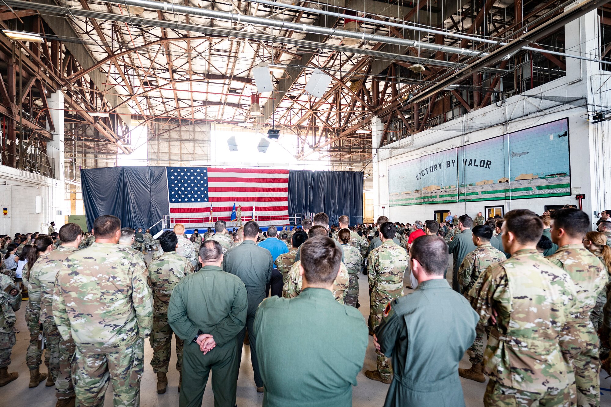 Photo of CSAF with Shaw Airmen