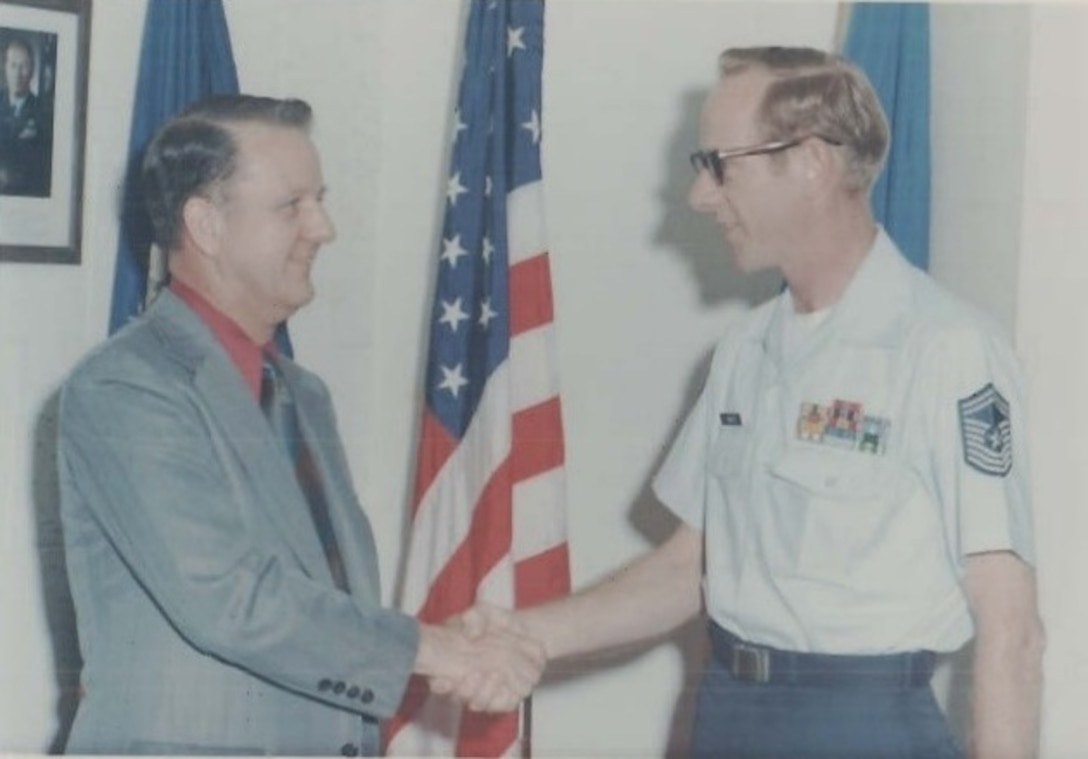 Maj. Gen. William A. Temple, OSI's seventh Commander, and Chief Master Sergeant  Donald B. Baxter, OSI's first Senior Enlisted Advisor, exchange greetings in 1973. (Courtesy photo)
