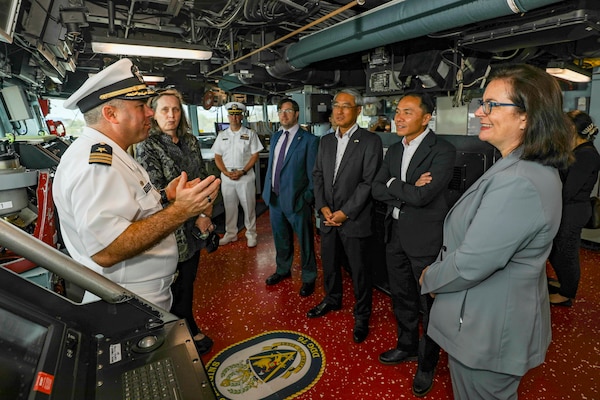 220725-N-HP061-0027 BRUNEI (July 25, 2022) Commanding Officer Cmdr. Joseph McGettigan speaks to a group of distinguished visitors on the bridge aboard Arleigh Burke-class guided-missile destroyer USS Higgins (DDG 76) as part of a ship tour during a scheduled port visit to Brunei, July 25. Higgins is assigned to Commander, Task Force 71/Destroyer Squadron (DESRON) 15, the Navy’s largest forward-deployed DESRON and the U.S. 7th Fleet’s principal surface force. (U.S. Navy photo by Mass Communication Specialist 1st Class Donavan K. Patubo)