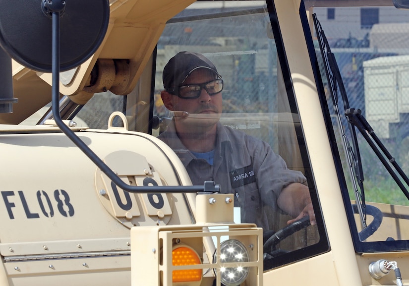 88th Readiness Division Draw Yard offers forklift maintenance class for first time