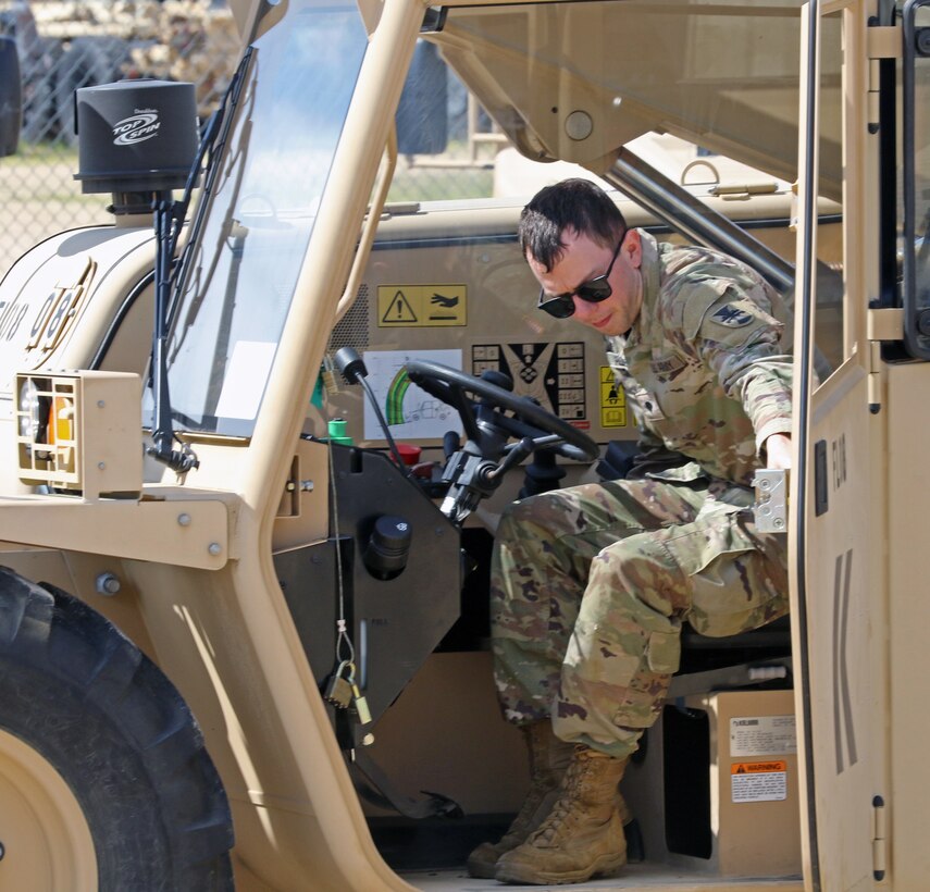88th Readiness Division Draw Yard offers forklift maintenance class for first time