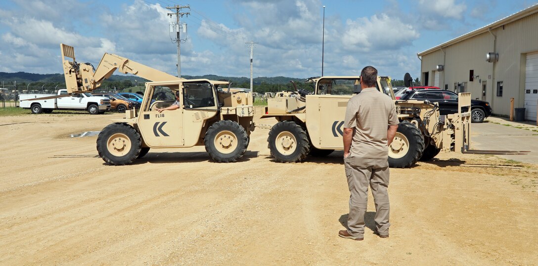 88th Readiness Division Draw Yard offers forklift maintenance class for first time