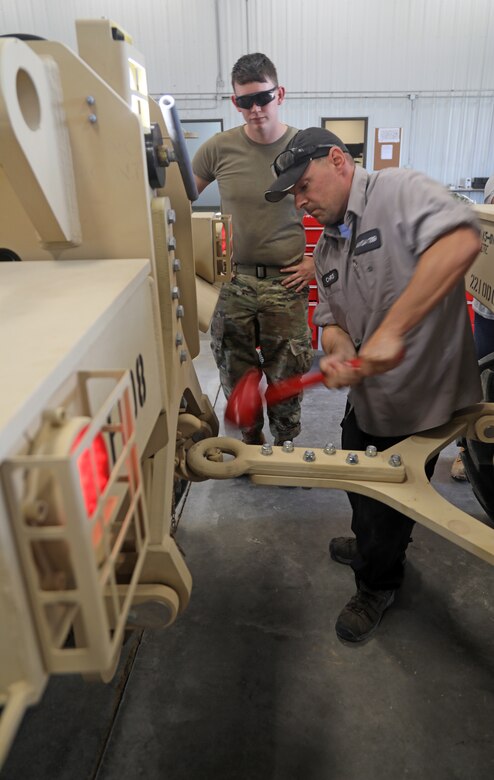 88th Readiness Division Draw Yard offers forklift maintenance class for first time