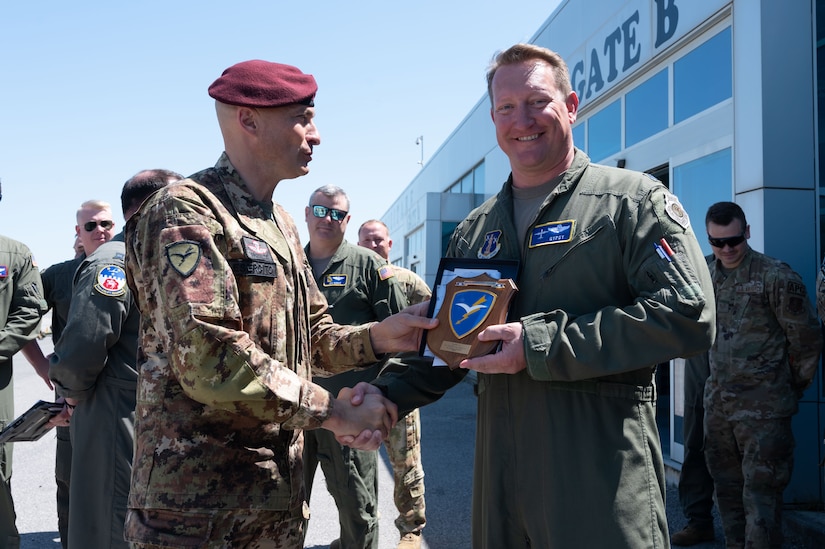 Pilot receives plaque