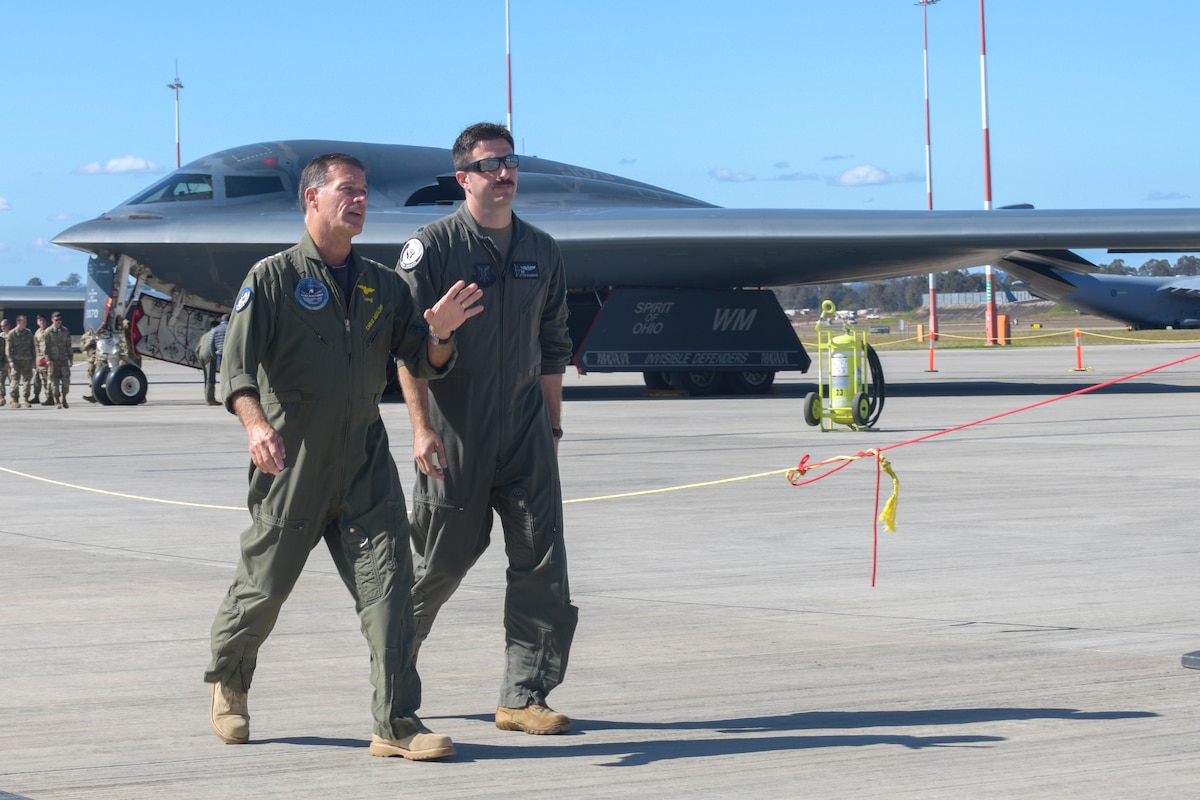 Commander of United States Indo-Pacific Command visits B-2 Spirit Bomber Task Force deployed to Australia