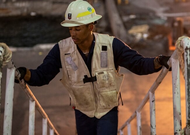 Boatswain’s Mate 2nd Class Jalen Stewart, from Belleville, IL, helps secure the ship’s brow aboard the Lewis B. Puller-class expeditionary sea base USS Hershel "Woody" Williams (ESB 4), July 29, 2022.