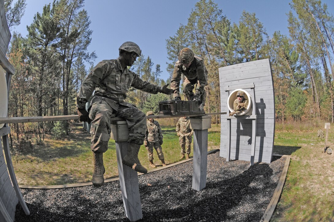 Field Leadership Reaction Course builds trust for Army Reserve unit