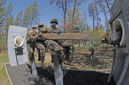 Field Leadership Reaction Course builds trust for Army Reserve unit