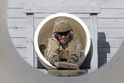 Field Leadership Reaction Course builds trust for Army Reserve unit