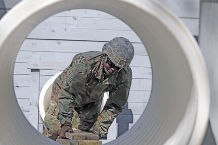 Field Leadership Reaction Course builds trust for Army Reserve unit