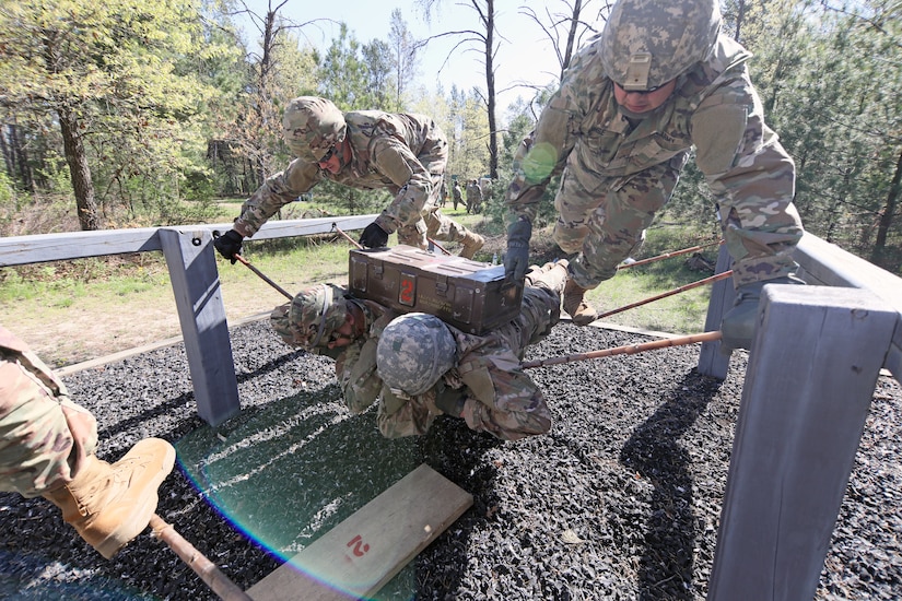 Field Leadership Reaction Course builds trust for Army Reserve unit