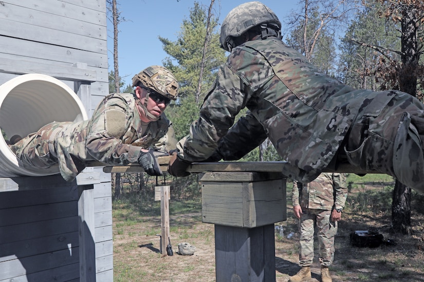 Field Leadership Reaction Course builds trust for Army Reserve unit