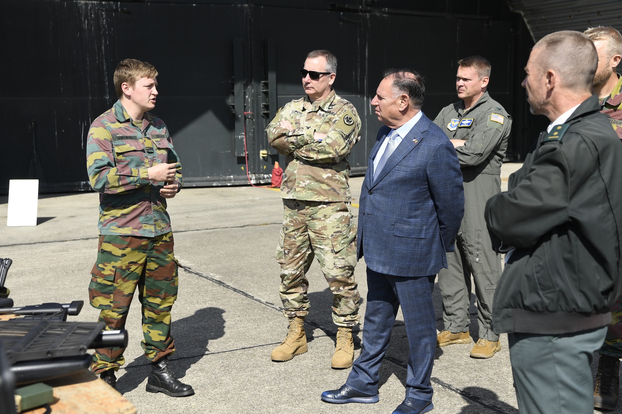 Belgian officer briefing ambassador.